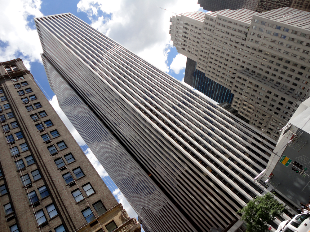 Louis Vuitton shop, Fifth Avenue and East 57th Street, Louis Vuitton  building, 5th Avenue, Midtown, Manhattan, New York City Stock Photo - Alamy