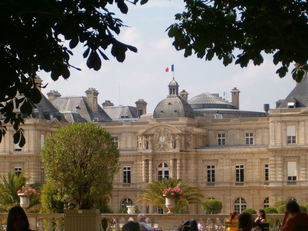 Jardin Du Luxembourg. Palais du Luxembourg in Jardin