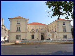 Biblioteca Palácio Galveias, library 01