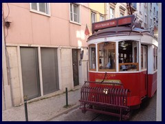 Tram ride Estrela 17