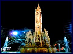 Alicante by night 22 - Placa de los Luceros with the Levante fountain