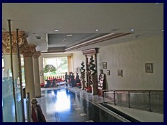 Palm Beach Hotel 08 - lobby, outside the restaurant