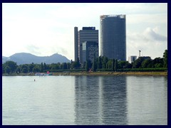 Rhein, riverview 42 - Post Tower, UN Hochhaus