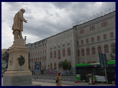 Center, University square 13