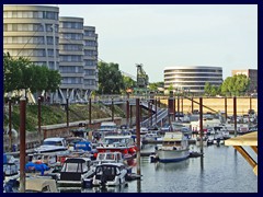 Duisburg Innenhafen 22 - Five Boats office complex,