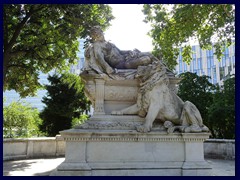 Hofgarten 15 - War Memorial