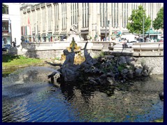 Königsallee 27 - Tritonenbrunnen