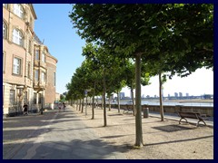 Rheinuferpromenade 67