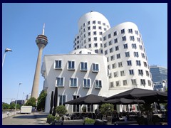 Mediahafen 13- Neues Zollhof, Rheinturm