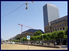 Vodafone-Hochhaus, Rheinuferpromenade