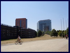 Rheinuferpromenade 25 - Stadttor