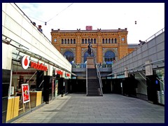 Hauptbahnhof (Central Station) 04