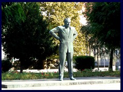 Center West 062 - Boris Kidric statue, Prešernova cesta