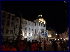 Ljubljana by night 040 - Town Hall and runners