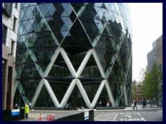 30 St Mary Axe, the Gherkin, built 2004 15