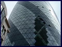30 St Mary Axe, the Gherkin, built 2004 16