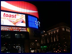 Piccadilly Circus by night 2006a