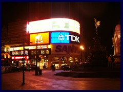 Piccadilly Circus by night 2006b