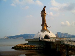 Kun Iam Statue is a 20m high bronze statue at the harbourfront, just next to Avenue Dr Sun Yat-Sen Boulevard. It was built just before all the casino hotels were built in the 2000s. The lotus-shaped dome is part of the Kun Iam Ecumenical Centre, for buddhist, taoist and confucianism. 