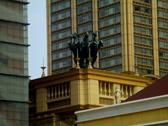 Horse sculptures at Le Arc.