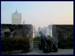Canons ponting at the skyline, Fortaleza do Monte.