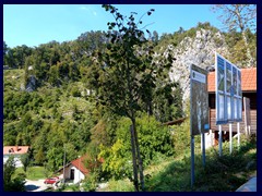 Predjama Castle 02