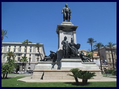 Statue of Camillo Benso, Piazza Cavour.