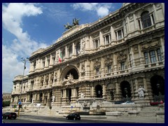 Palace of Justice (Palazzo di Giustizia) dominates Piazza Cavour. It was built 1888-1910.