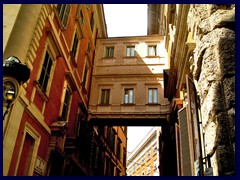 Multilevel skybridge at Piazza Montecitorio.