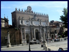 Piazzale Flaminio with the gate, Porta del Popolo, to Piazza del Popolo.The gate was part of the Aurelian Wall.