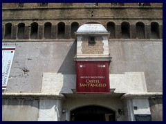 The entrance to Muzeo Castel Sant 'Angelo.