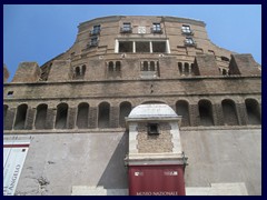 The entrance to Muzeo Castel Sant 'Angelo.