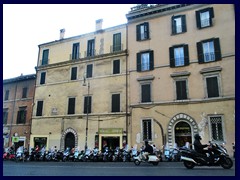 Via de Teatro di Marcello opposite Capitoline Hill.