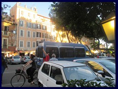 Demonstration against evictions and distraints, Via Cavour.