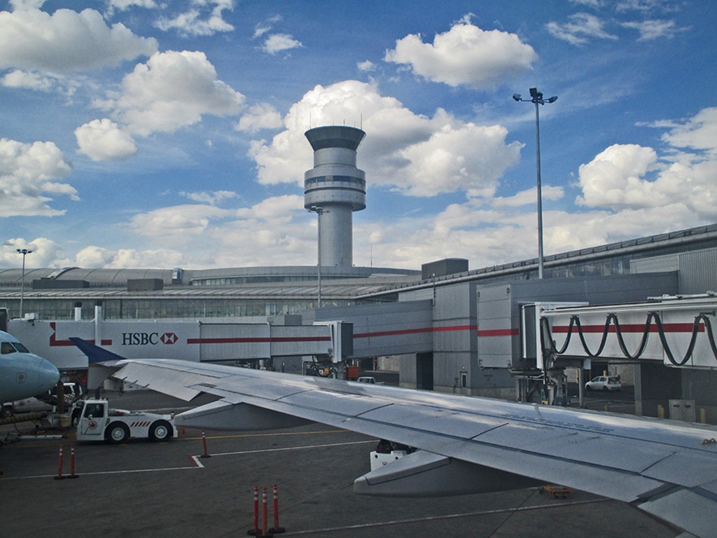 Toronto - Pearson International Airport, Mississauga, Landing and departing