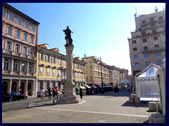 Piazza della Borsa 08 - Leopold I Statue