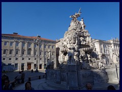 Piazza Unità d'Italia 16 - The fountain of the four continents