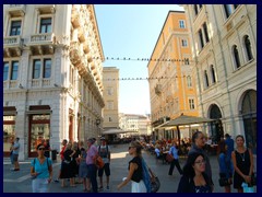 Piazza Unità d'Italia 4K 17  - Wedding outside the City Hall