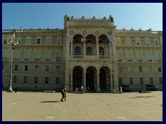 Piazza Unità d'Italia 4K 25 - Government Palace