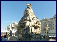 Piazza Unità d'Italia 4K 33 - The fountain of the four continents