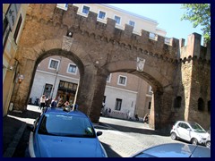 Via Crescenzio towards the Vatican City 012