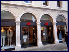 Venice 152 - H&M, Campo San Luca